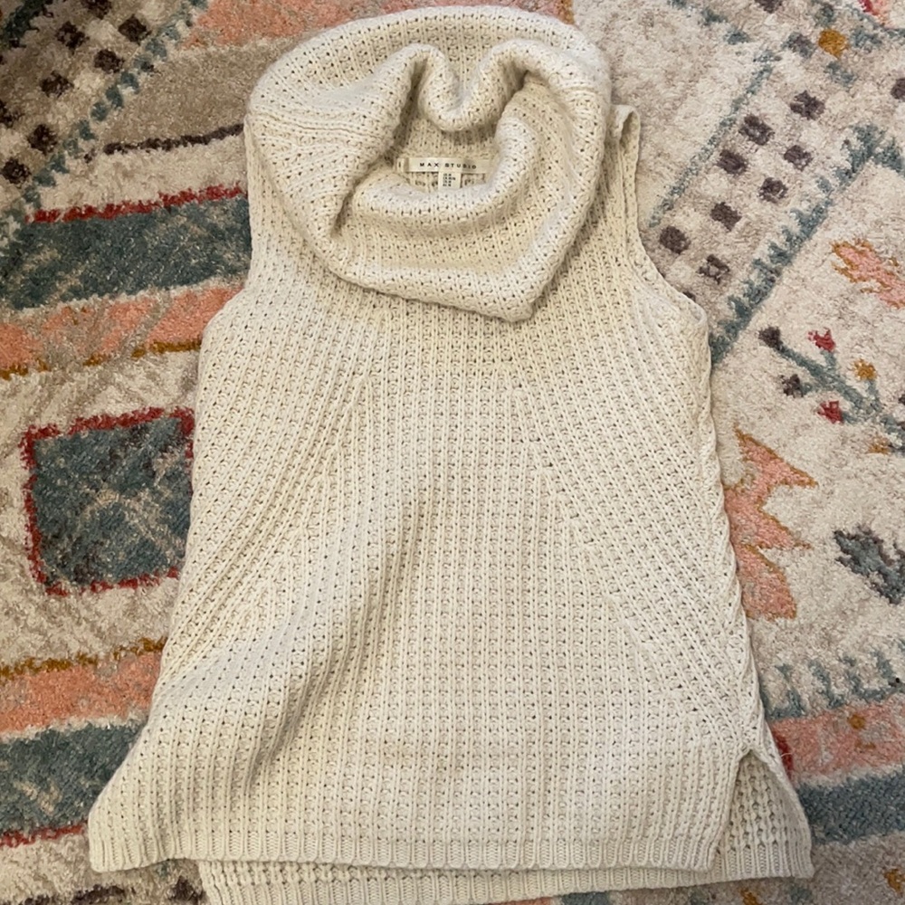 Max Studio sweater tank